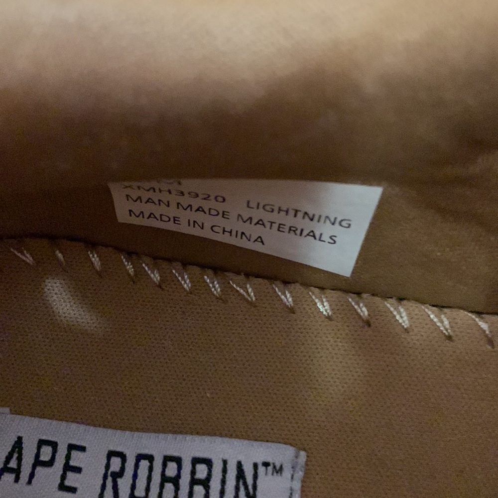 Women sneakers by Cape Robbin in metallic rose gold size 10 wide - Picture 5 of 8